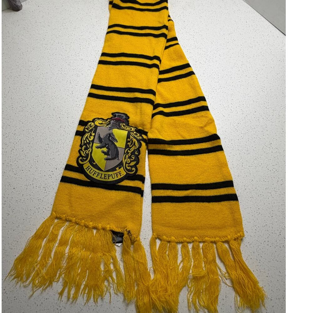 Harry Potter Hufflepuff Scarf  House Emblem Crest Badger Yellow Black